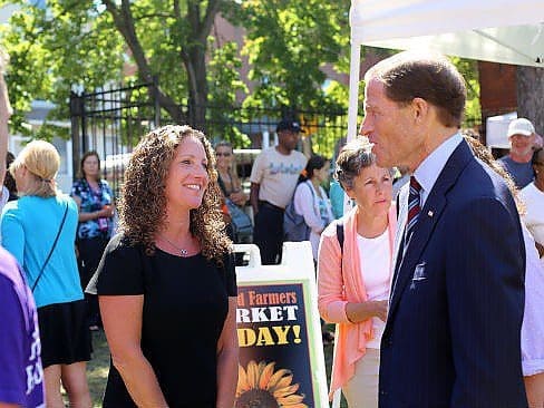 Blumenthal joins advocates in push to label genetically engineered food